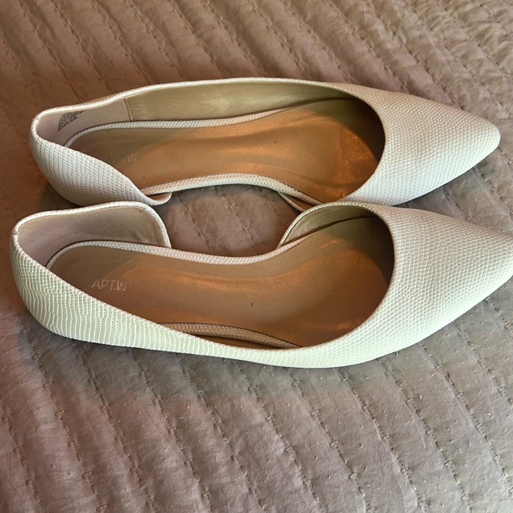 White Flats. Apt9 size 9.5 medium